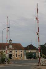 Alte mechanische Bahnübergang bei die Avenue des Sycomores in Le Buisson am 3-7-2014.