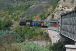 Schon nach kurzer Zeit nach der Ausfahrt aus dem Bahnhof von Anduze berquert der Zug mit der Dampflokomotive 140-C-27 den Fluss Gardon mittels einer groen Brcke (24.