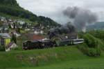 Vom 09. bis 12. Mai 2013 fanden in Sissach die 1. Schweizer Dampfloktage statt. Neben der Ausstellung in Sissach wurden tglich zwei Dampfzugpaare ber die alte Hauenstein-Strecke angeboten. Bespannt waren diese Zge mit der imposanten 141.R.1244 des Vereins Mikado 1244. Auf dem Bild zu sehen ist der Extrazug ausgangs von Sissach (11.05.2013)