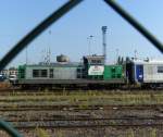  Zaungast - Wer ist eigentlich der Zaungast, der Photograph diesseits oder die Lok jenseits des Zauns?    SNCF BB 4 66401 ist in Thionville abgestellt.