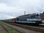 Streckendiesellok BB67513 (Bj.1971) der SNCF mit einer 1987 gebauten Wendezuggarnitur des Typs RRR (rame rversible rgionale) gekoppelt.