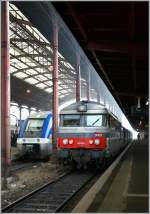 Nebel und ein wenig Dieselrauch - ein Grundrezept fr ein spannendes Licht und Schattenspiel...
SNCF BB 67 434 in Strasbourg.
29. Okt. 2011 