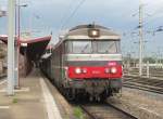 5 67 434 steht am 28. Mai 2013 mit einem Schnellzug nach Niederbronn im Straburger Hbf.