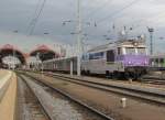 5 67 464 verlsst am 28. Mai 2013 mit einem Schnellzug nach Sarreguemines den Straburger Hbf.