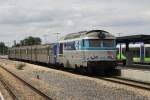 267455 und Steuerwagen P08 mit TER 848621 Amiens-Laon auf Bahnhof Laon am 20-6-2014.