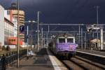 Bei einem meiner letzten Besuche der Hauptstadt der Auvergne hatte ich auch ein wenig Zeit am dortigen Bahnhof. Kurz vor Abfahrt des TER 74130 Issoire - Gannat öffnete sich die Wolkendecke und beleuchtet die Ausfahrt nach Norden theatralisch. Nicht lange nach der Aufnahme wurde es auch wieder dunkel. So macht das Fotographieren Spaß! 20.11.2015