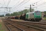 475452 mit einem Güterzug in die Richtung Cahors auf Bahnhof Gourdon am 1-7-2014.
