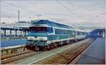 Ein Analog Bild der SNCF CC 72 080 welche in Mulhouse mit ihrem Corail Schnellzug 1744 auf die Abfahrt nach Paris Est wartet.