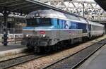 Am 17 September 2011 treft 72138 mit ein CoRail aus Belfort in Paris Gare de l'Est ein.