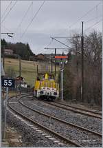 Eigentlich wollte ich nur kurz nach Annecy und anschliessend etwas ausführlicher nach La Roche sur Foron zum Fotografieren fahren, doch dann entdeckt ich, dass auf der Strecke von La Roche sur Foron nach Annecy der Zugverkehr noch meist mit Formsignalen geregelt wird. Grund genug, die Pläne zu ändern und auszusteigen...

In Groisy-Thorens-la-Gaille erreicht die SNCF Diesellok Y 8507 mit einem Dienstzug von La Roche sur Foron nach Annecy unterwegs den Bahnhof und passiert dabei das Ausfahrformsignal der Gegenrichtung. 

13. Februar 2020