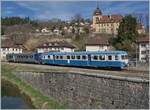 Der  Assosiation l'autrail X2800 du Haut Doubs  X 2816 mit Beiwagen erreicht im Rahmen einer Ostersonderfahrt in Kürze sein Ziel Morteau.