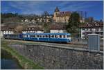 Sie prägten Jahre lang den Verkehr auf Nebenbahnen, die SNCF X2800, wobei der später dazugekommene Beiwagen eher wenig passte. Wie gut hat die  Association l'autorail X2800 du Haut-Doubs  dem X 2816 angenommen und setzt den formschönen Triebwagen hin und wieder auf Extrafahrten ein, wie hier auf einer seiner alten Stammstrecken bei Morteau. 

16. April 2022