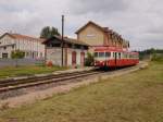 Triebwagen X2807 aus der Reihe X 2800 (Typ U-825 mit 825PS) im Bahnhof Sembadel bei der Museumsbahn CFHF (Chemin de fer du Haut-Forez)auf der schönen Strecke Estivareilles - Sembadel - La Chaise