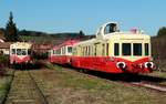 Triebwagenvielfalt im Bahnhof Estivareilles der Chemin de Fer du Haute Forez am 07.04.2017: links X 2425, daneben X 4001 und dahinter X 2807      