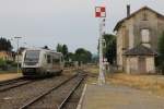 73774 mit TER 865806 Agen-Perigueux auf Bahnhof Le Buisson am 3-7-2014.