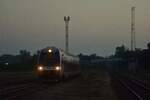 Im letzten Licht des Tages erreicht 76660 als TER30724 den Bahnhof Lauterbourg.