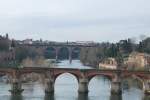 Ein TER Rodez-Toulouse fhrt ber den Tarn in Albi (81).