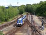 Die moderne Bahn in Frankreich...
jedenfalls was das Fahrzeug betrifft.
TER Regionaltriebwagen SNCF 76 551 hat gerade den Bahnhof Saargemnd (Sarreguemines) verlassen und fhrt nun nach Bitche. Am 08.07.2011 war dies noch mglich. Bis Mrz 2013 ist die Strecke noch gesperrt.