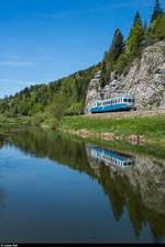 X2816 der Association l'autorail X2800 du Haut-Doubs am 1. Juni 2019 zwischen Gilley und Morteau. <br>
Anmerkung: Der farblich unpassende Beiwagen wurde in Photoshop entfernt.