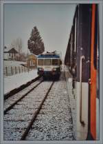 In St-Laurent kreuzt  unser  Schnellzug 5733 von Paris nach Morez den X 2853.
6. Januar 2001