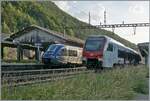 Nach dem die Fahrstrasse eingestellt und die Fahrleitung auf 25000 Volt 50 Hz umgestellt worden sind, verlässt der SNCF Dieseltriebwagen X 73567 als TER 18136 nach Frasne den Bahnhof von