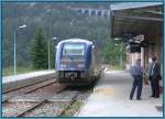 In Morez scheint die Zeit stehengeblieben zu sein. Fr einen Schwatz finden Stations- und Zugpersonal immer Gelegenheit.
X73747 kurz vor der Weiterfahrt nach Dole. (05.06.2007)