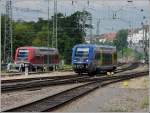 Blauwal trifft Rotwal bei der Einfahrt in den Bahnhof von Saarbrcken. 22.06.09 (Jeanny)