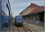 Der von Neuchâtel nach Frasne fahrende RB begegnet in Pontarlier dem hier abgestellten SNCF X 73742.