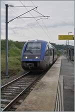 In Delle auf Gleis 3 wartet der SNCF X73755 als TER 895006 auf die Abfahrt nach Belfort. Von der Gr�sse her passt der Dieseltriebzug gut, und erinnert an Zeiten, als hier ausschliesslich gedieselt wurde. (Auch wenn damals der Verkehr weitaus geringer war). 

20 Mai 2026