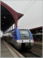 - Herbst in Strasbourg - Ein moderner Triebzug verlsst am 29.10.2011 die altehrwrdige Halle der Gare Centrale von Strasbourg.