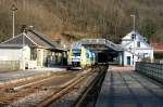 X76699 beim kurzen Halt in der Station Montherme; 23.03.2012
