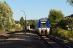 Der RE Sarreguemines - Sarre-Union mit X 76551/552 hlt in den Resten des Bahnhofs von Rmelfing am Stadtrand von Sarreguemines.
Geblieben ist noch ein Blechunterstand und der ungepflegte Bahnsteig, den man ber eine Treppe unter einer Brcke erreicht.
02.09.2013 - Ligne 161 000 Mommenheim - Sarreguemines
