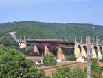 Die Eisenbahn Paris - Toulouse durchquert zwischen Brive und Montauban mit vielen Brücken und Tunnels das Massif Central.
