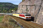 Die CC6529 der SNCF ist mit dem Rapide Paris - Limoges - Toulouse - Cerbere unterwegs im Tal des Lot, kurz vor der Stadt Cahors.