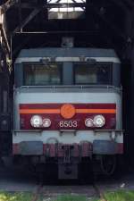 Blick in das Rundhaus Europas im Bahnpark Augsburg mit der Botschafterlok Frankreichs CC 6503  Aquitaine .