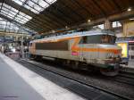 SNCF-BB22340 im klassischer betongrau-orange Lackierung. 


Paris-Nord 2014-07-18 