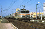 Auf der erst Ende der 80er-Jahre elektrifizierten Eisenbahn von Paris nach Clermont-Ferrand wurden die Zweisystem-Lok der Baureihe BB22200 der SNCF eingesetzt.