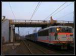 Lok 25588 der SNCF fhrt mit einem Nahverkehrszug aus dem Bahnhof Steinbourg aus.