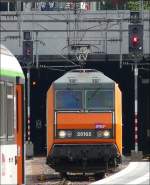 Nach getaner Arbeit, verlsst die SNCF E-Lok BB 26165 Sybic ihre Corail Wagen, welche sie nach Luxemburg gebracht hat, um umzusetzen.