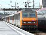 Nicht nur die Sybic 26165 erstrahlt in schnem Orange, auch die Innenseiten der Tren der Corail Wagen sind farblich abgestimmt.