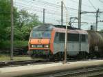  26190 mit Gterzug am 25.05.05 bei der Durchfahrt durch Livron.