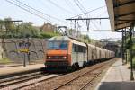 26123 mit einem Güterzug in die Richtung Souilliac auf Bahnhof Gourdon am 22-6-2014.