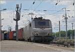 Die akiem BB 37022 fährt mit einem Güterzug durch den Bahnhof von Strasbourg. 

28. Mai 2019