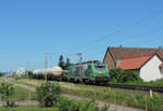 Schwindratzheim - 28. Juni 2022 : Die von Akiem an CFL Cargo gemietete 37027 hat eine neue Lackierung mit Werbung für CFL Cargo bekommen. Hier sieht mann sie mit einem kurzen Güterzug in Richtung Strassburg fahrend.