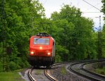 CB Rail/Prima E37 518 kommt durch Sehlem als Lokzug aus Richtung Trier-Ehrang und in Richtung Koblenz bei Regenwetter am 19.5.2013.