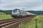 37050-8 ist am 08.06.2017 mit einen Gaskesselzug in Richtung Fulda bei Reilos unterwegs.