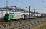 Mit einem MRCE-Vectron im Schlepp ist die FRET-27020 am 01.04.2020 in Düsseldorf-Eller in Richtung Norden unterwegs