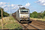 Kesselzug mit BB 37001 (91 87 0037 001-1 F-AKIEM | Alstom Prima EL3U/4) der Akiem S.A.S., aktueller Mieter unbekannt, durchfährt den Hp Teutschenthal Ost auf der Bahnstrecke Halle–Hann. Münden (KBS 590) Richtung Teutschenthal.
Bereits eine Woche zuvor ist mir diese Lok zur fast selben Zeit begegnet.
Aufgenommen am Ende des Bahnsteigs 2.
[3.7.2020 | 19:24 Uhr]