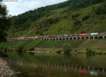 437006 von Fret und 185 036-1(kalt) mit einem Mischer -> Koblenz auf dem Pndericher Hangviadukt 13.8.09