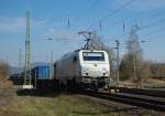 Seit langem mal wieder gesehen: Die  dame blanche  im Einsatz fr ITL. E37 528 mit der  mur bleu  in Fahrtrichtung Sden. Aufgenommen am 20.03.2011 am B Eltmannshausen/Oberhone.